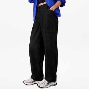 Athleta Paradise Mid Rise Cargo Elastic Waist Pull On Pants in Black Size Medium